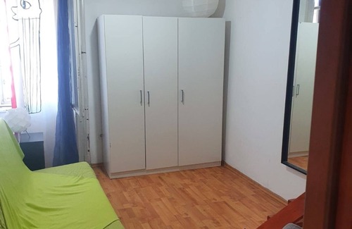 Palace District Apartment | Spacious 5-bedroom apartment with WiFi, AC at Corvin