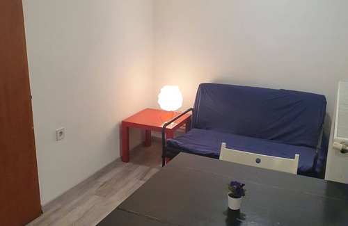 Palace District Apartment | Spacious 5-bedroom apartment with WiFi, AC at Corvin