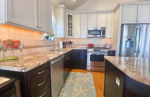 North End House | Spacious 5-Bedroom Beach House – Ideal for Families, Walk to Ocean & Downtown