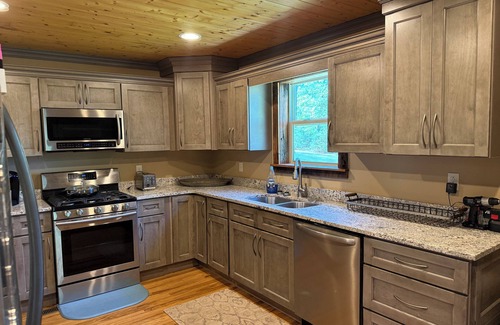 Duff Cabin | Spacious 5-bedroom cabin in enchanting LaFollette up on McCloud Mountain