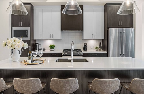 Central Okanagan House | Spacious 5-bedroom Townhome with Rooftop Patio, Hot tub and Private Elevator