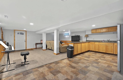 Gansevoort House | Spacious 5-bedroom house with in ground pool, pool house. 2 full kitchens.