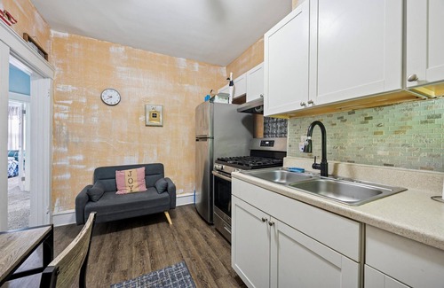Wilmington House | Spacious 5-bedroom house with 1King + 4queen beds in lovely Wilmington