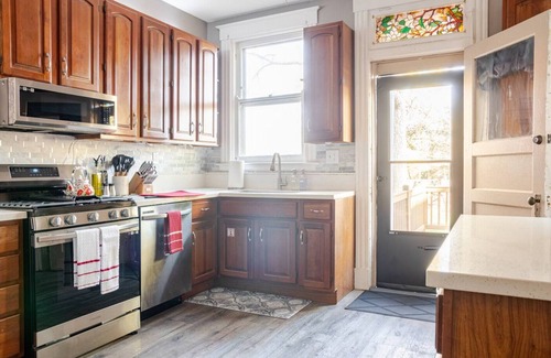 Latonia House | Spacious 5-bedroom house in historical Covington less than 10 mins to DT Cincy