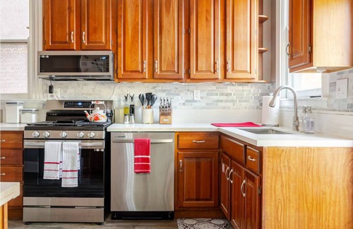 Latonia House | Spacious 5-bedroom house in historical Covington less than 10 mins to DT Cincy