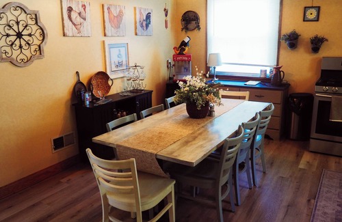 Green Bay House | Spacious 5-bedroom house within walking distance of Lambeau Field.