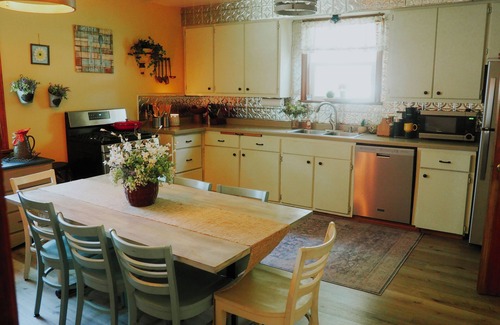 Green Bay House | Spacious 5-bedroom house within walking distance of Lambeau Field.