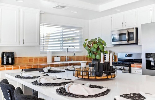 Spring Valley House | Spacious 5-bedroom house in vibrant Las Vegas 10 Mins to the strip