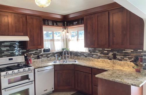 Anaconda House | Spacious 5-bedroom house in beautiful Anaconda with Salt water Hot Tub