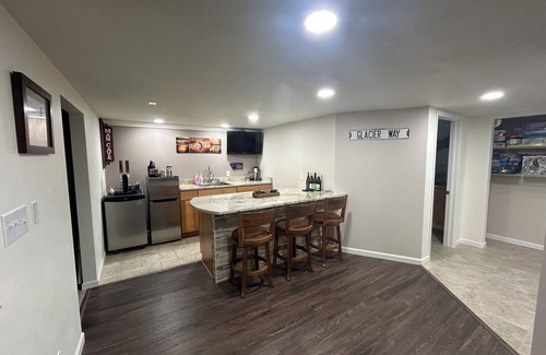 Anaconda House | Spacious 5-bedroom house in beautiful Anaconda with Salt water Hot Tub