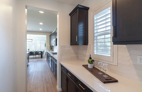 Winchester House | Spacious 5-bedroom house with AC, WiFi in awesome Murrieta