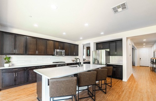 Winchester House | Spacious 5-bedroom house with AC, WiFi in awesome Murrieta