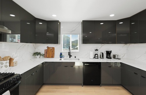 Southwest Anaheim House | Spacious 5-bedroom house near Disneyland and Knott's Berry Farm