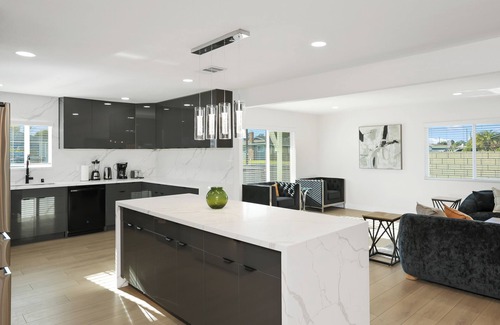 Southwest Anaheim House | Spacious 5-bedroom house near Disneyland and Knott's Berry Farm