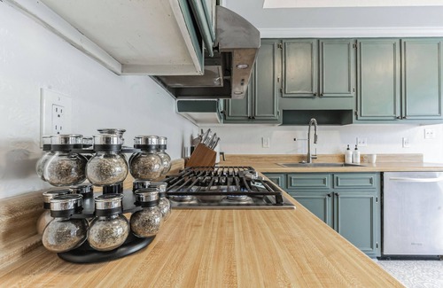 Augusta House | Spacious 5-bedroom house in fantastic Augusta with WiFi and AC Minutes to Golf!