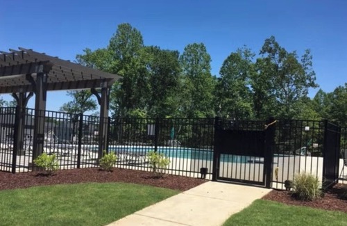 Clayton House | Spacious 5-bedroom house in serene Clayton with, fitness room, WiFi, Pool Access