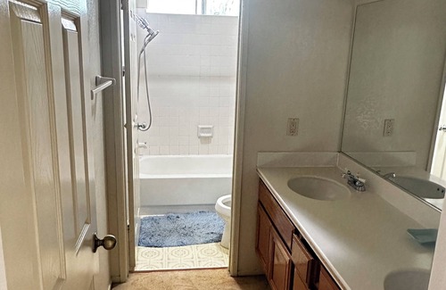 Walnut House | Spacious 5-bedroom house in pleasant Walnut with WiFi, AC
