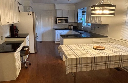Hutchinson House | Spacious 5-bedroom Retreat with Pool and Tennis Court In Beautiful Neighborhood