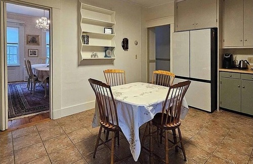 Damariscotta House | Spacious 5-bedrooms on dead end street. WiFi, AC. Walk to charming Damariscotta.