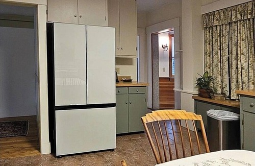 Damariscotta House | Spacious 5-bedrooms on dead end street. WiFi, AC. Walk to charming Damariscotta.