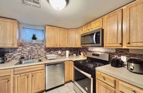 North Bergen Apartment | Spacious 5-bedroom apartment with AC, WiFi in superb North Bergen