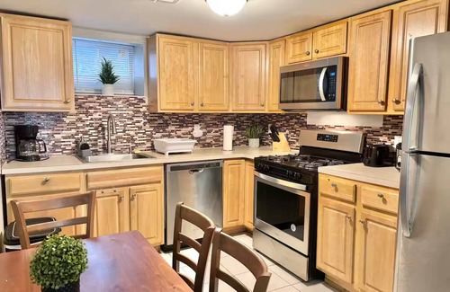 North Bergen Apartment | Spacious 5-bedroom apartment with AC, WiFi in superb North Bergen