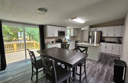 Rocky Mount House | Spacious 5-bedroom mobile home with AC, WiFi in enchanting Rocky Mount