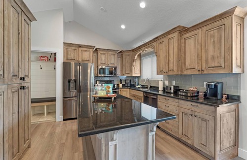 South Ogden House | Spacious 5-bedroom retreat with AC and WiFi inSouth Ogden. Relax in our Hot Tub