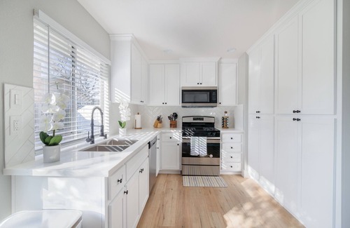 Sacramento House | Spacious 5 bedrooms 3 bath