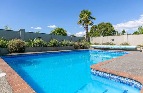 Nukuhau House | Spacious 5-Star Home with Pool