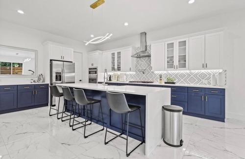 West Dallas House | Spacious 5Br 6bd house with Rooftop view of Downtown Dallas