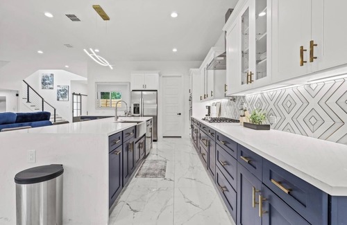 West Dallas House | Spacious 5Br 6bd house with Rooftop view of Downtown Dallas
