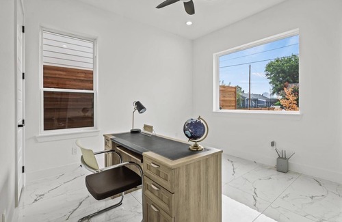 West Dallas House | Spacious 5Br 6bd house with Rooftop view of Downtown Dallas