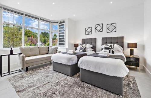 Luton House | Spacious 5BR for Work Crews Parking & WiFi