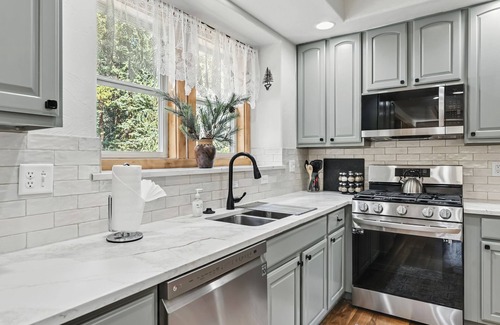 Blue River House | Spacious 5BR w/Mountain Views, Hot Tub – 5 Mins to Slopes & Main St. Breck!