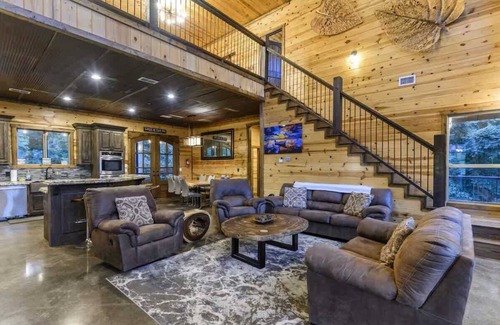 Hochatown Cabin | Spacious 5BR w/Pond + Hot Tub | Games + Sleeps 19