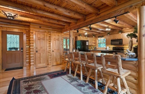Skyland Cabin | Spacious 6-bedroom lodge in lovely Hendersonville