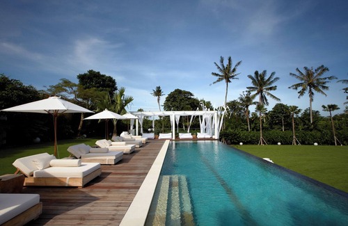 Padonan Villa | Spacious, 6-Bedroom Family Villa in Canggu