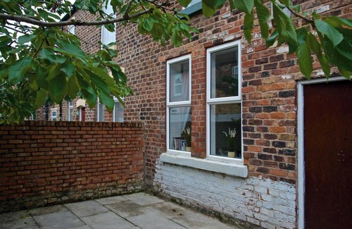 Liverpool House | Spacious 6-Bedroom Fully Furnished Holiday Home