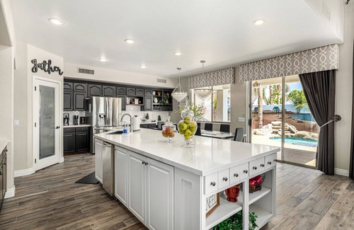 East Mesa House | Spacious 6-bedroom Tropical Paradise with Activites Galore!