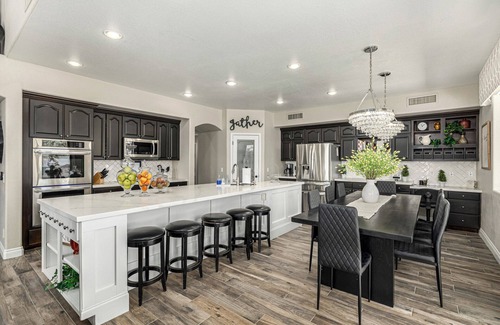 East Mesa House | Spacious 6-bedroom Tropical Paradise with Activites Galore!