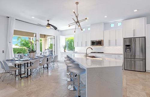 Palm Springs House | Spacious 6 Bedroom Palm Springs Home with Private Swimming Pool!