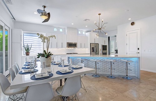 Palm Springs House | Spacious 6 Bedroom Palm Springs Home with Private Swimming Pool!