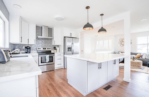 Holly Park Other | Spacious 6-BR Farmhouse near Downtown