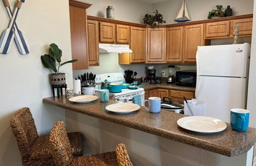 Navarre Apartment | Spacious, 6 Sleeper, 2 Kings, 4 Mi. to the Beach