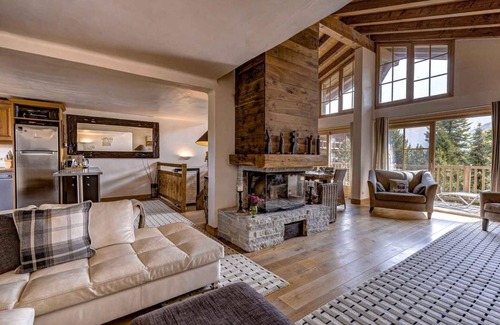 Le Praz Ski Chalet | Spacious 7 Bedroom Chalet with Hot tub & Sauna, 350m the ski lifts