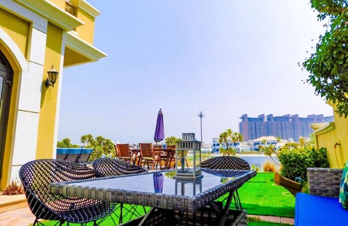 Palm Jumeirah Villa | Spacious 7-bedroom villa with AC and WiFi in welcoming Dubai