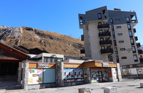 Val Claret Apartment | Spacious 7-Room Apartment · Near Ski Slopes · Sauna · WIFI
