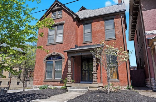 Limerick House | Spacious 7BR Home Near Bourbon Trail & Attractions