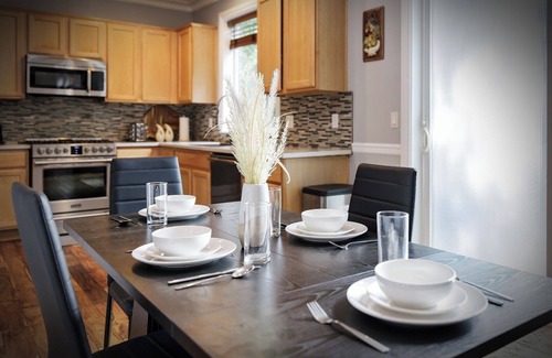 Gresham House | Spacious 7BR Lush Forest Family Retreat, Decks, Fire Pit, Bbq, Games, Jacuzzi,